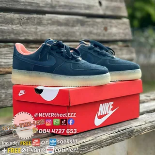 Nike air force 1 navy suede