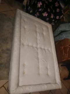 Resting couch with brass wheels