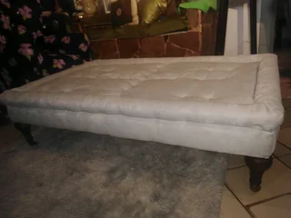 Resting couch with brass wheels