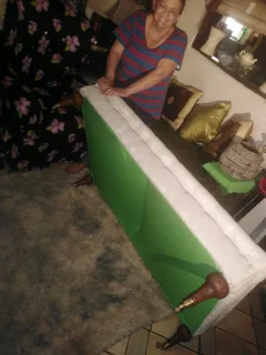 Resting couch with brass wheels