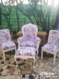 Antique 4 pienk chairs