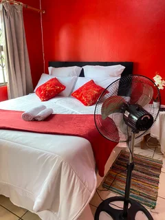 Light house- guest ( 284 Langton Road, Montclair 4004)