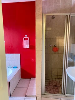 Light house- guest ( 284 Langton Road, Montclair 4004)