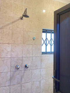 Light house- guest ( 284 Langton Road, Montclair 4004)