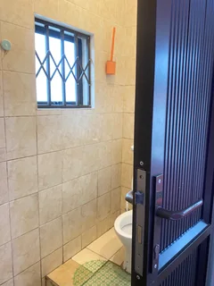 Light house- guest ( 284 Langton Road, Montclair 4004)