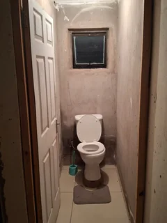 1 Room with bathroom and toilet inside in nazareth,a walk to pick and pay cervashem and pinetown