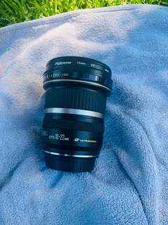 Canon EOS 600D DSLR Starter Kit Bundle