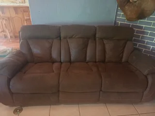 Lounge - Ad posted by Pieterse JH