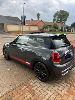2014 Mini Cooper S Hatchback 2door sunroof DSG service book R160.000neg
