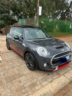 2014 Mini Cooper S Hatchback 2door sunroof DSG service book R160.000neg