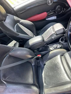 2014 Mini Cooper S Hatchback 2door sunroof DSG service book R160.000neg