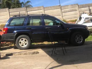 Jeep Cherokee Laredo &#64;25000Rands
