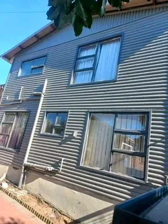 Even Wendy house 078 636 1497