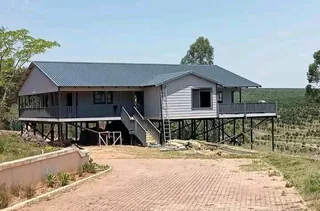 Even Wendy house 078 636 1497