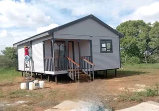 Even Wendy house 078 636 1497