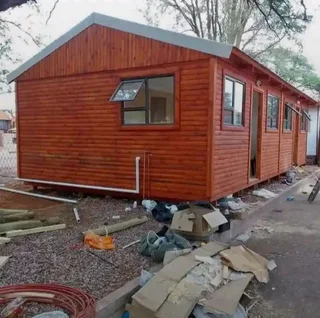 Even Wendy house 078 636 1497