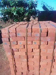Paving&#39;s bricks  and Maxi Bircks for sales R550 per pallets