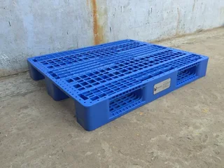 Plastic pallets for sales and wooden pallets  standard- Size