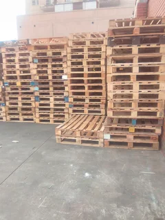 Wooden pallets for sales and Maxi bricks R30