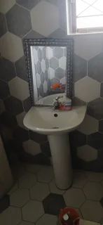 House - Ad posted by Nasreen De Maar