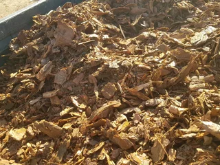 WE SUPPLY COMPOST AND TOPSOIL AND BACK MALCHI AND STONES PER CUBE R700
