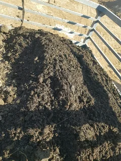 WE SUPPLY COMPOST AND TOPSOIL AND BACK MALCHI AND STONES PER CUBE R700