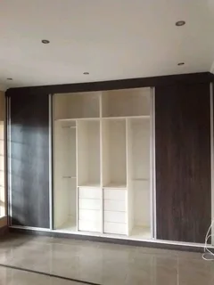 PROFESSIONAL ,  EXPERIENCED,  SKILLED AND COMPETENT CARPENTER .