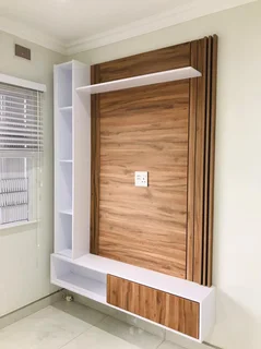 PROFESSIONAL ,  EXPERIENCED,  SKILLED AND COMPETENT CARPENTER .