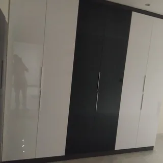 SKILLED, COMPETENT,  EXPERIENCED AND PROFESSIONAL CARPENTER.