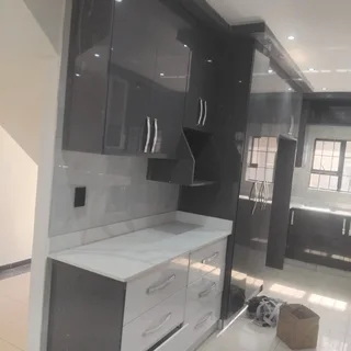 SKILLED, COMPETENT,  EXPERIENCED AND PROFESSIONAL CARPENTER.