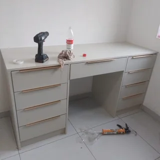 SKILLED, COMPETENT,  EXPERIENCED AND PROFESSIONAL CARPENTER.