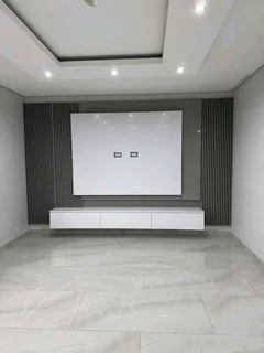 PROFESSIONAL,  COMPETENT,  SKILLED AND  EXPERIENCED CARPENTER.