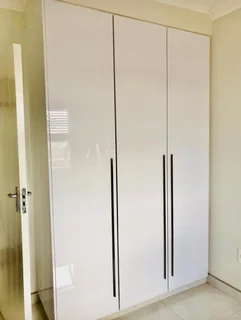 PROFESSIONAL,  COMPETENT,  SKILLED AND EXPERIENCED  CARPENTER.