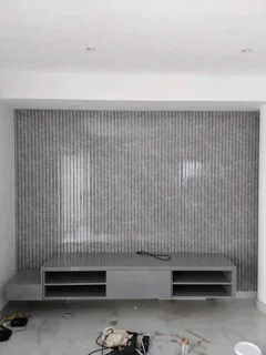 PROFESSIONAL,  COMPETENT,  SKILLED AND EXPERIENCED  CARPENTER.