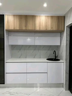 EXPERIENCED,  SKILLED,  COMPETENT AND PROFESSIONAL CARPENTER.