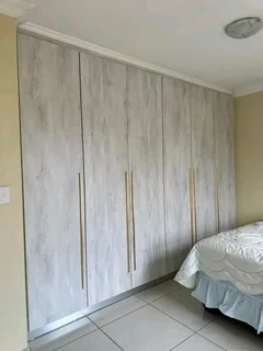 EXPERIENCED,  SKILLED,  COMPETENT AND PROFESSIONAL CARPENTER.