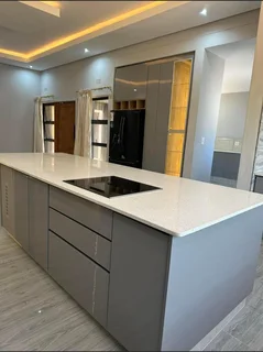 PROFESSIONAL,  SKILLED,  EXPERIENCED AND  COMPETENT  CARPENTER.