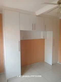 PROFESSIONAL,  SKILLED,  EXPERIENCED AND  COMPETENT  CARPENTER.