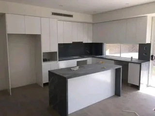 PROFESSIONAL,  SKILLED, COMPETENT AND EXPERIENCED CARPENTER.