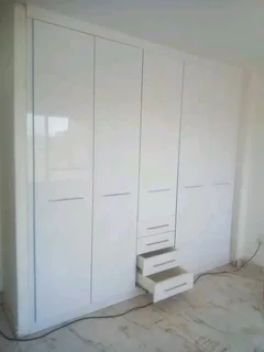 PROFESSIONAL,  SKILLED, COMPETENT AND EXPERIENCED CARPENTER.