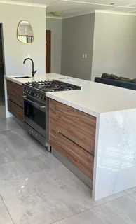 EXPERIENCED,  PROFESSIONAL,  SKILLED AND COMPETENT CARPENTER.