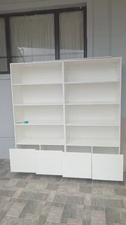 EXPERIENCED,  PROFESSIONAL,  SKILLED AND COMPETENT CARPENTER.