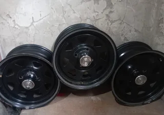 Black 14 inch set of 3  in excellent condition