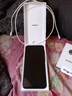 Samsung A35 5g &#43; Samsung earphones Fe