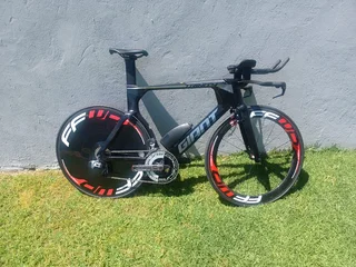 Giant Trinity TT bike medium size bicycle with FF rear disc en 40mm front like new