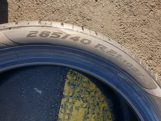 285 40 21.PIRELLI PZERO