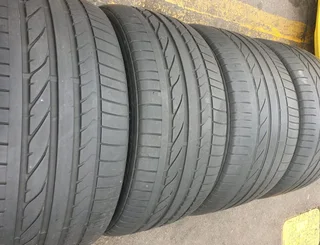 275 40 20 and 315 35 20.BRIDGESTONES DUELER RUNFLATS