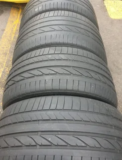 275 40 20 and 315 35 20.BRIDGESTONES DUELER RUNFLATS