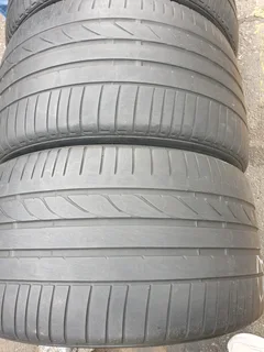 275 40 20 and 315 35 20.BRIDGESTONES DUELER RUNFLATS