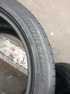 275 40 20 and 315 35 20.BRIDGESTONES DUELER RUNFLATS